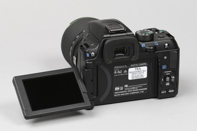 ✨初心者様にピッタリの本格一眼レフ✨❤️カメラバック付き❤️ニコン D50❤️ 1万円で購入できるデジタル一眼レフ ニコンD50 【東大阪の猫撮影