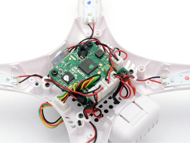 ���萫���Q��9���Z���T�[�𓋍ځ@�Ő�[��3���W���C���A3��G�Z���T�[�A3���n���C�Z���T�[�̓��ڂɂ��A���C�g���[�U�[�ł����肵����s���\�ł�