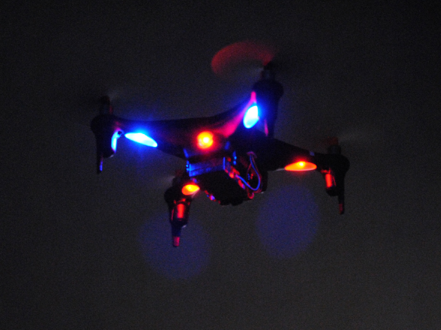 LED���ڂŃt���C�g���̌������m�F�@���[�^�[�A�[��������2�F��LED�𓋍ڂ��A�O��̎��ʂ��\�B