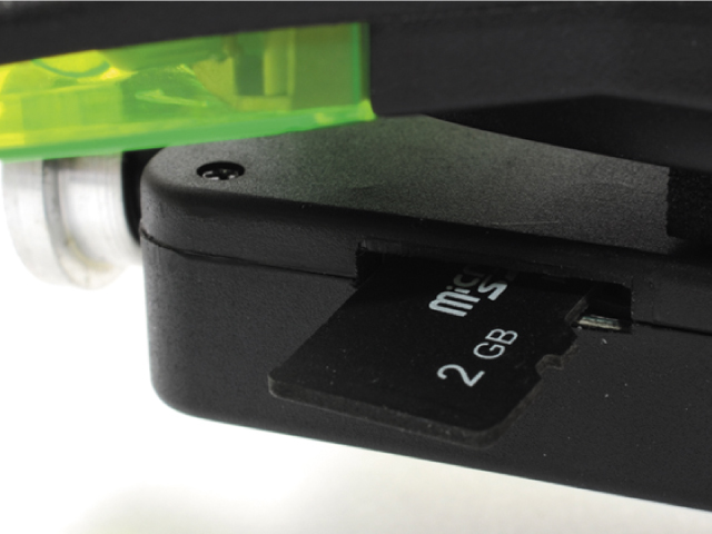 �t���C�g���ɎB�e�����摜�̓J�����ɑ��������}�C�N��SD�J�[�h�ɕۑ�����܂��̂ŁAPC�ł̓���{����Î~��̃v�����g�A�E�g���\�ł��B