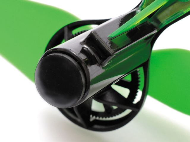 �����p�A�[���̐�[�ɂ͏Ռ��z���p�̃V���R�����o�[����������Ă��܂��̂ŁA�s�ӂ̒ė��⒅�����̏Ռ����z�����ċ@�̂̔j����h���܂��B