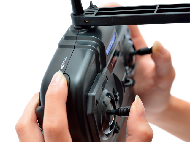 �N���X���I�X���b�g�����삪�Z���^�[�X�e�B�b�N�A�h���[���̃X���b�g�����c�ɍœK�ȃZ���^�[�X�e�B�b�N�������̗p���܂����B��^�h���[���̑��c���K�ɂ��œK�ł��B