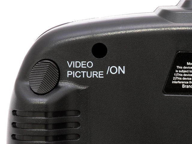 ����ƐÎ~��̎B�e�͑��M�@�����㕔�̃{�^���ő���v���܂��̂ŁA�t���C�g���ɍD���ȃ^�C�~���O�Ŏ����̎��_�Ɠ����摜���B�e���ł��܂��B