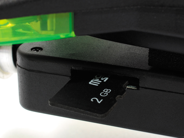 �t���C�g���ɎB�e�����摜�̓J�����ɑ��������}�C�N��SD�J�[�h�ɕۑ�����܂��̂ŁAPC�ł̓���{����Î~��̃v�����g�A�E�g���\�ł��B