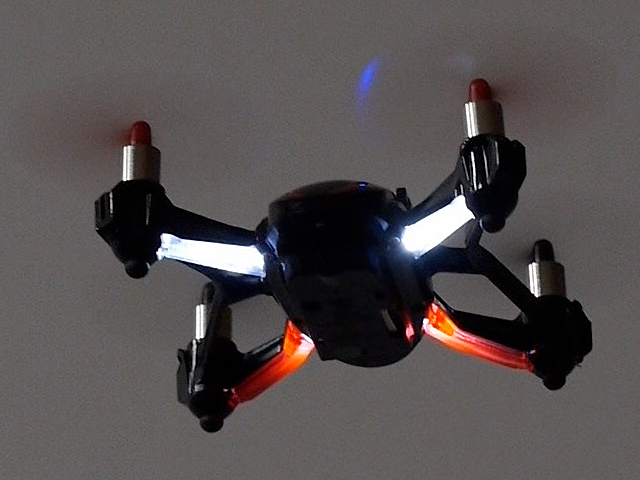 �O��̌�����LED�ŕ�����₷���@���[�^�[�u���[�h�̐F�Ƌ@�̂ɑ������ꂽLED�Ńt���C�g���̌������m�F�ł��܂��B