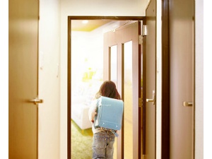 センサーが自宅のドア・窓の開閉を スマートフォンに連絡