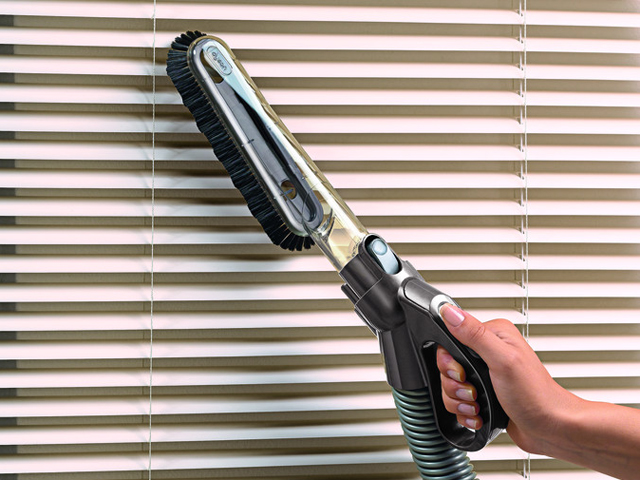 �\�t�g�u���V�c�[���F���炩���u���V�ŁA�f���P�[�g�ȕ\�ʂ̃z�R�����₳�������Ȃ���|�����܂��B�u���C���h��L�[�{�[�h�Ȃǂ̂��|���ɓK���Ă��܂��B