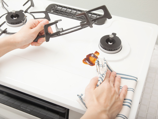 ホワロは白いからこそ、汚れにすぐ気づくことができます。天板が汚れたら、ごとくをパッとはずして、サッと拭くだけ。大掃除の時に必死にお掃除しなくても大丈夫◎