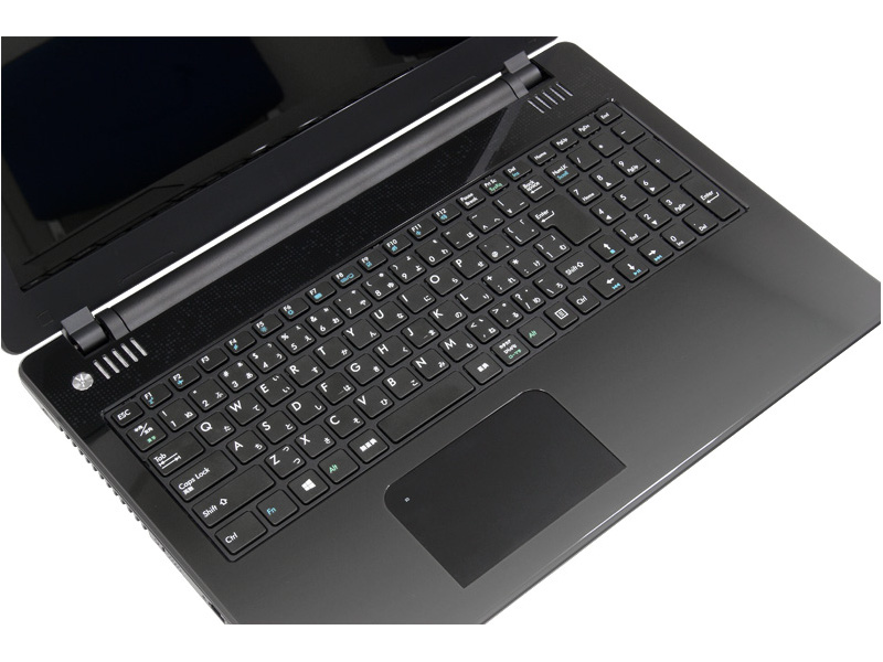 15�C���`�T�C�Y�̃R���p�N�g➑̂Ȃ���A�ł��₷���L�[�s�b�`�̃e���L�[�t���L�[�{�[�h���̗p�B���l���͂̑����r�W�l�X���[�X�ɂ��œK�ł��B