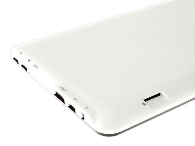 microSD�imicroSD 2GB/microSDHC 32GB�܂Łj�AmicroUSB�i�N���C�A���g�E�z�X�g�@�\�Ή��j�AminiHDMI�̒[�q�𑕔��B