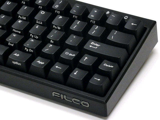 ケース手前側面に「FILCO」のロゴが際立つ