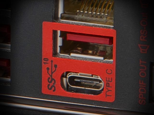 �����b�L�ŕی삳�ꂽLighting USB 3.1 Gen2�R���g���[���𓋍ڂ��A������USB 3.1�f�o�C�X�g�p���̑��x���i�i�ɑ����Ȃ�܂����B