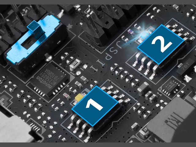 �����I��2��BIOS�`�b�v�𓋍ځB���̃X�C�b�`�ŁA�\����BIOS�ɐ؂�ւ��āA�����炩��̋N���������Ă݂܂��傤�B�\��BIOS�`�b�v�ɂ͏o�׎��f�t�H���g��BIOS�������Ă��܂��B