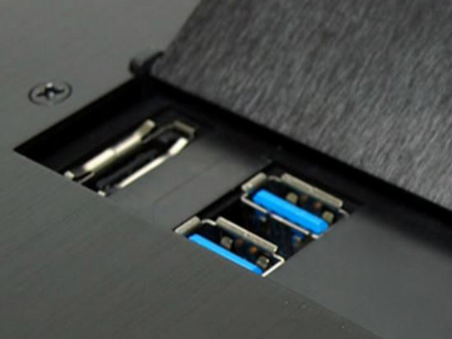 �ő�2���USB 3.1 Gen1�f�o�C�X�𒼐�PC➑̂̑O�ʂɐڑ��ł��܂��B �͂��ɂ����w�ʑ��|�[�g���g�����ƂȂ��A����USB���ȒP�Ɋy���ނ��Ƃ��ł��܂��B