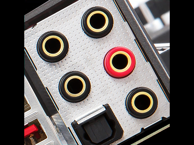 �����b�L�̃I�[�f�B�I�R�l�N�^�ɂ��A�قƂ�ǘc�݂̂Ȃ��\�Ȍ���ō��̐M���o�͂������܂��B���̎g�p�ɂ��A�����I�ɂ͂����镅�H��K���h�~�ł��A�M���i���ɍD�e����^���܂��B