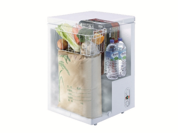 ��x��30kg�̂���1�܁A500ml�ʃr�[��1�P�[�X�A1.5L�y�b�g�{�g��2�{�A��؂₭�����̂��ۑ��ł��B