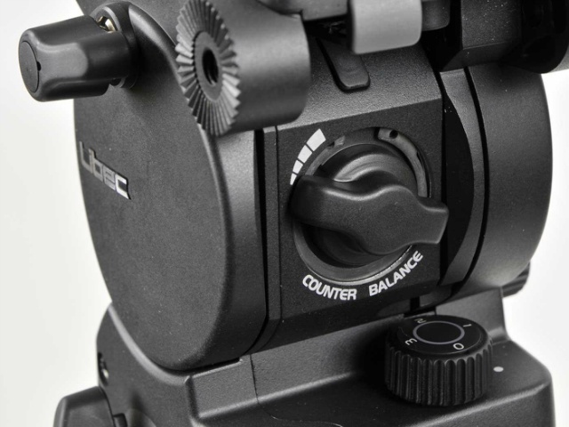 �J�E���^�[�o�����X�����c�}�~����]�����邱�ƂŁA�����͂𒲐߂������܂��B���v���ɉ�]�����邱�Ƃŗ͂������Ȃ�A�����v���ɉ�]������Ɨ͂��キ�Ȃ�܂��B