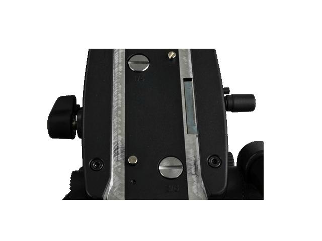 �w�b�h�ɂ�1/4�C���`��3/8�C���`�̗\���l�W���e������[����Ă���܂��B