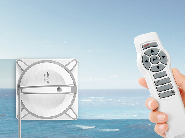 リモコンを使って、離れたところからW930を手軽にスタート、一時停止、方向を管理できます。