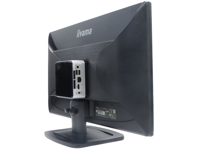 液晶モニターの背面にある、VESAマウント規格に対応したネジ穴を利用してPC本体を取り付ければ、まるでディスプレイ一体型のような配置に。机上の面積を、最大限に有効活用できます。