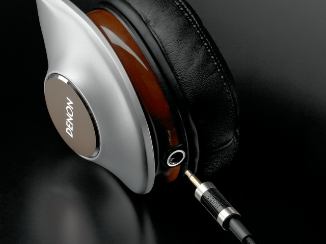 �����E���O�ȂǁA�g�p���ɂ��킹�ăP�[�u���������\�ȁA���E�����̗p