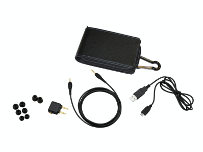 長時間の移動でも音楽を楽しめるトラベルスタイル