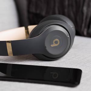 beats studio 3 wireless gold and black