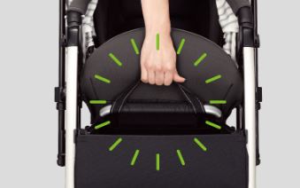 抱っこしたまま片手でひょいっ。持ちカルグリップ