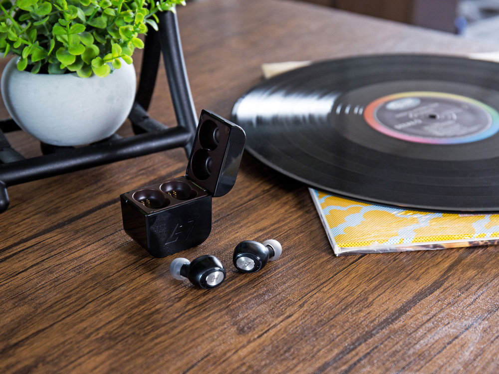 AVIOT�Ȃ�����ƈ��S