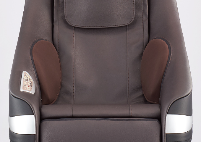 ���T�C�h�̍��p�G�A�o�b�N�ō��Չ��̋ؓ����}�b�T�[�W