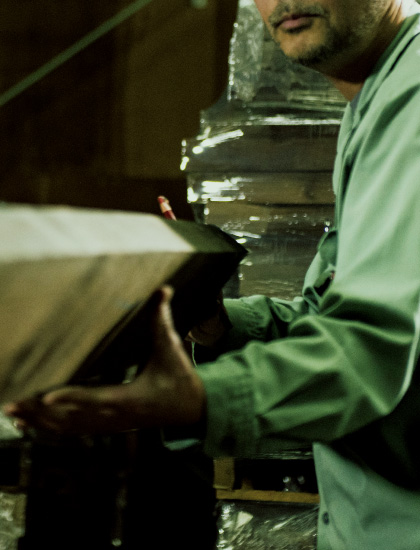 猟銃づくり100年の匠が命を吹き込む美しき茶褐色ポール。