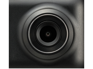 業界トップクラスの明るさ、 「F1.8明るいレンズ」を採用