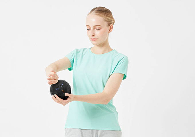 1分間に最大4000回の超微振動で気になる部分に押し当てるだけでアプローチ可能