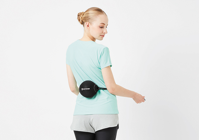 付属のアシストカバーを使用すれば、肩・肩甲骨・背中・腰などにも手軽に使える