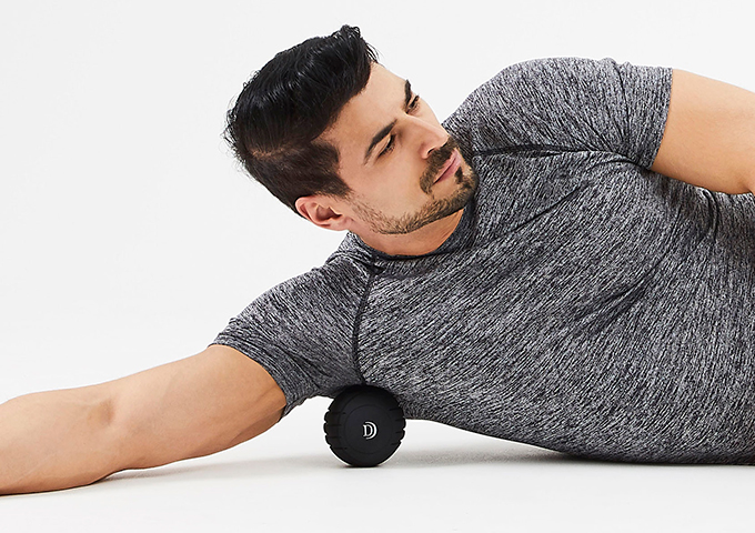 �g�����D�r�̕t�����b�������ɐQ����ԂŁA�e�̌��ɃA�v���[�`