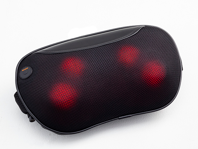 4つのもみ玉には、じんわり温かい温熱ヒーター機能付きで、コリ固まった身体を温めながらもみほぐす