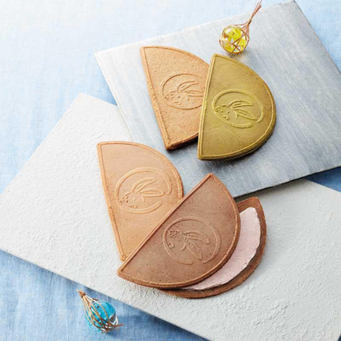 ���q����