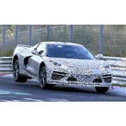 コルベット 新型プロトタイプが飛んだ! 車名に生みの親「ZORA」の名も