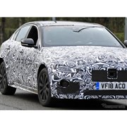 ジャガー XE が初のフェイスリフトへ…直6搭載でライバル追撃か