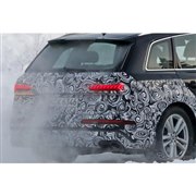 雪煙に新テールライト光る…アウディ SQ7 改良新型、デビューは今秋か