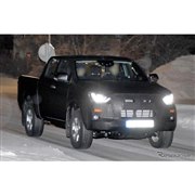 不動の人気、いすゞ「D-MAX」次期型をスクープ!つり目&マッチョに変身