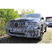 AMG秘密施設で激写…メルセデス最高級SUV「GLS63」新型、2020年デビューへ