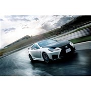 運動性能を高めた最新の「レクサスRC F」が国内デビュー