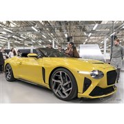 最新のV8 コンチネンタルGT に、生産わずか12台の『バカラル』