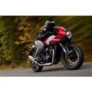 トライアンフ・スラクストン400