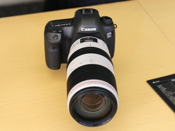 VZplߍ񂾃Y̐삯ƂȂuEF100-400mm F4.5-5.6L IS II USMv