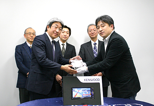 �v���_�N�g�A���[�h2015 �J�[�p�i���� ��� �L�O�|�̑���