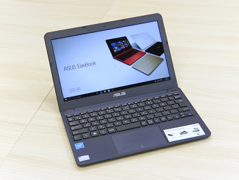 ̓foCX͓ɂĐ݌vꂽuEeeBook X205TAv