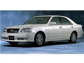 �N���E�� �A�X���[�g 1999�N���f��