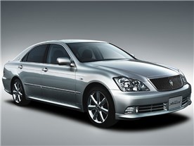 �N���E�� �A�X���[�g 2003�N���f��